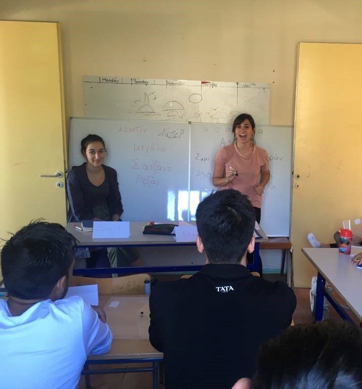 Daphne and Βάσω teaching Greek at Oinofyta